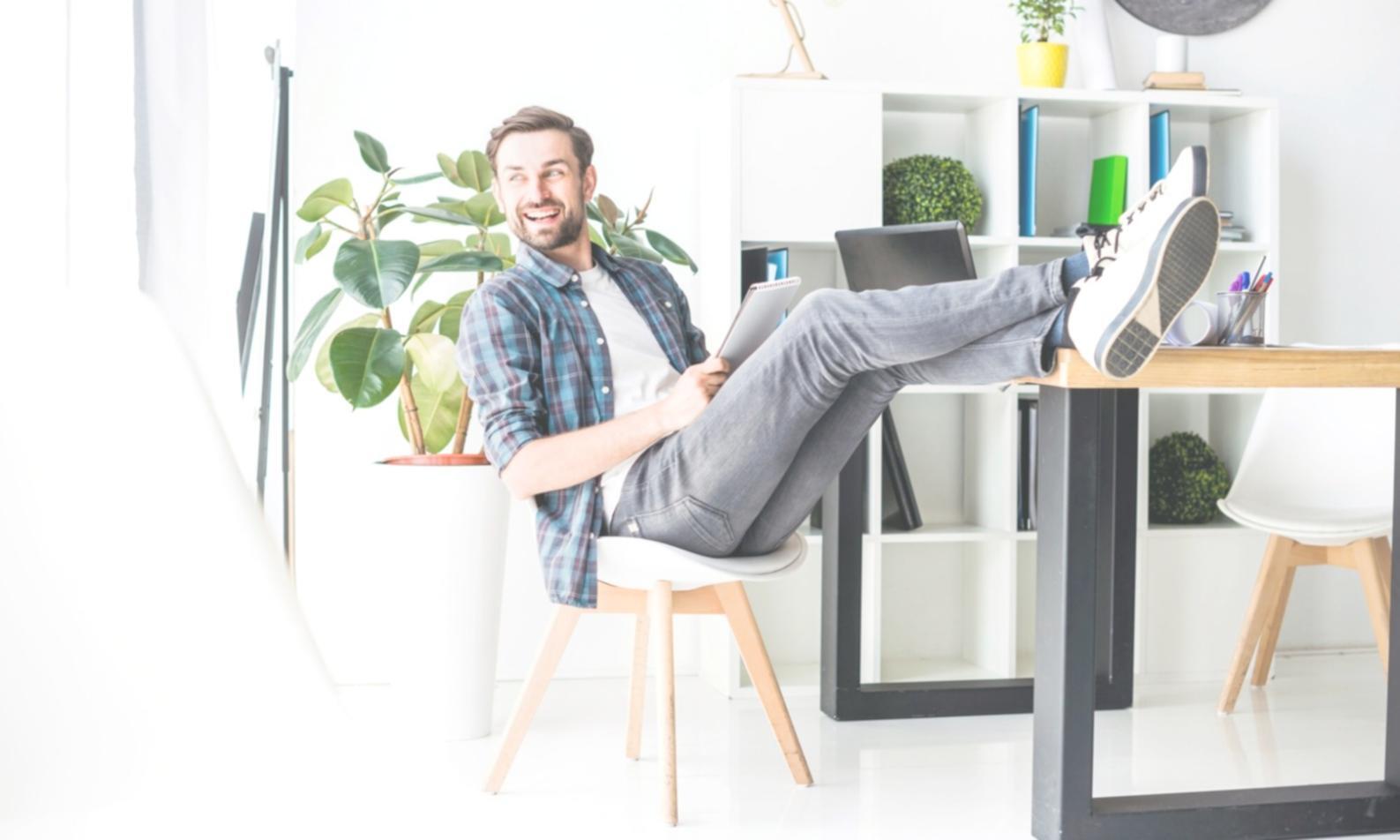 Séance de travail collaboratif avec analyses statistiques et graphiques financiers